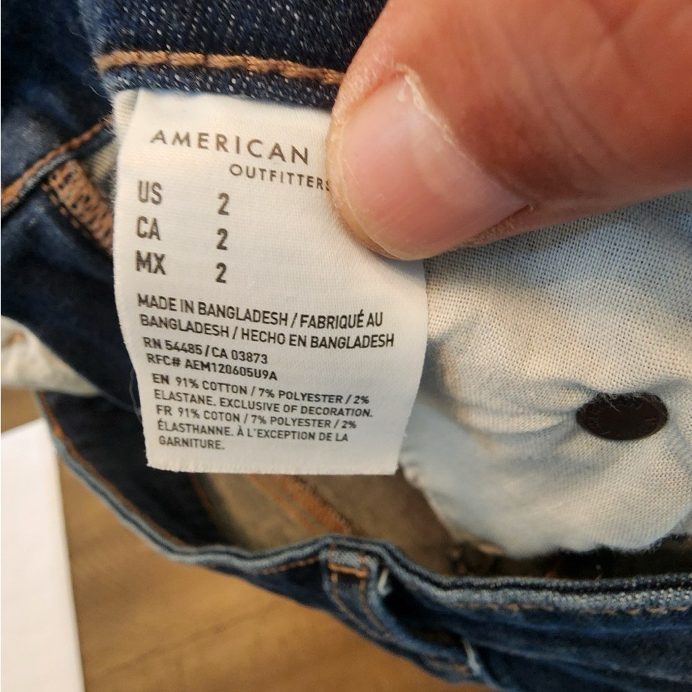 American eagle high rise shortie Distressed jean shorts size 2 - Picture 5 of 5